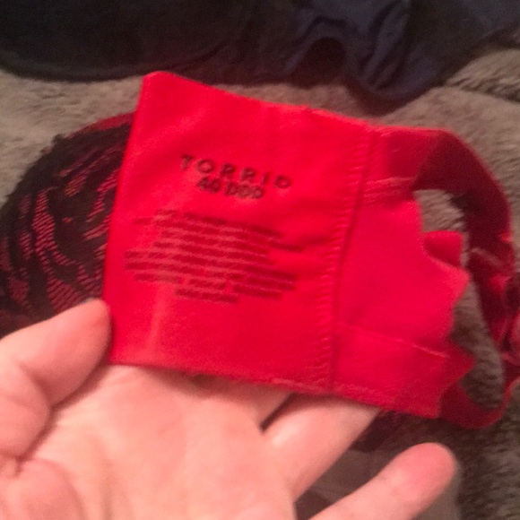 Bras - Picture 2 of 3